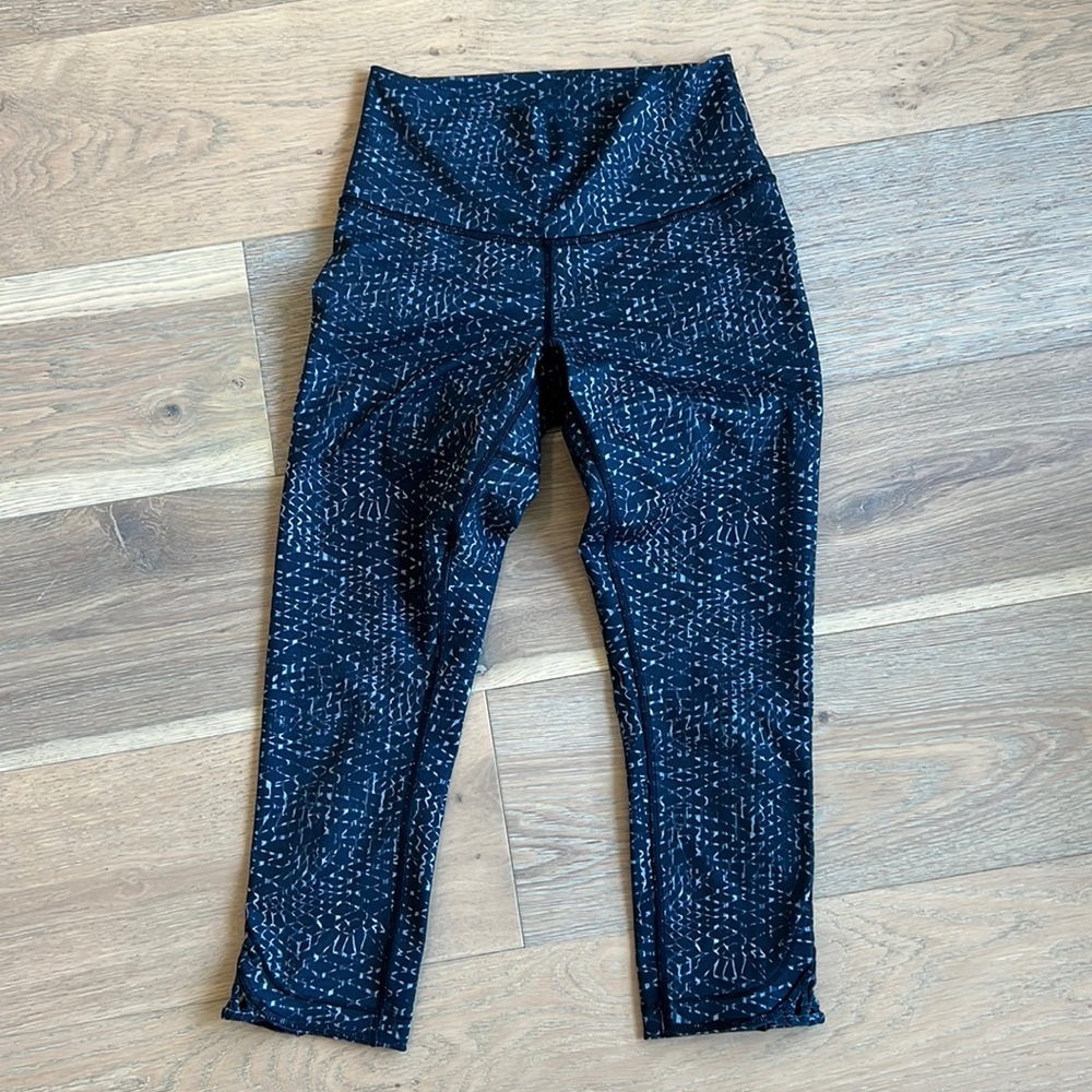 Lululemon crops
